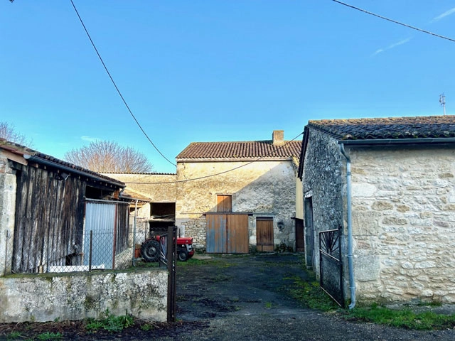 500m² land for sale in Gironde, Aquitaine, France - FrenchPropertyPortal.com An interesting collection of stone barns ripe for renovation and in good condition throughout. for sale for 120,000€ in Gironde, Aquitaine