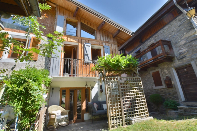 4 Bedroom(s) - 0 m² land for sale in Savoie, Rhône-Alpes, France - FrenchPropertyPortal.com For sale - 4-bed village house with sauna - Courchevel area for sale for 400,000€ in Savoie, Rhône-Alpes