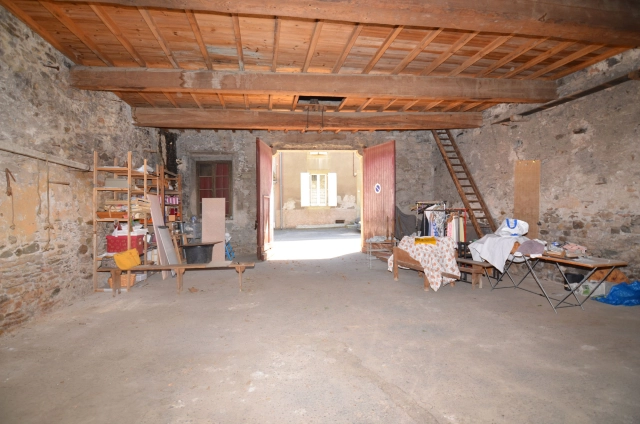 Large Stone barn on two levels in Caunes Minervois for sale for 109,000&euro; in Aude, Languedoc-Roussillon