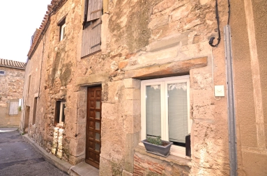 small village house on two levels in Caunes Minervois for sale for 59,000&euro; in Aude, Languedoc-Roussillon