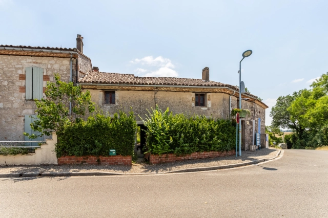 4 Bedroom(s) - 0 m² land for sale in Tarn-et-Garonne, Midi-Pyrénées, France - FrenchPropertyPortal.com Village house with garden for sale for 69,000€ in Tarn-et-Garonne, Midi-Pyrénées