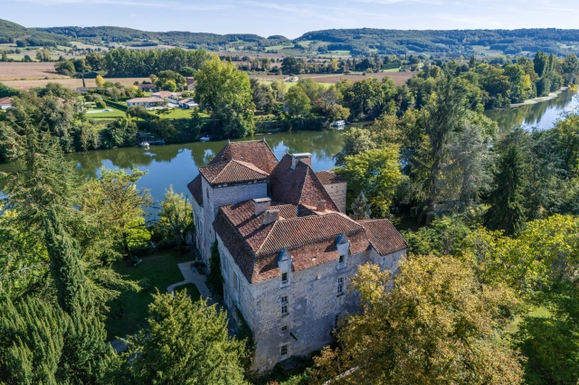 Luxury family castle with event facilities for sale for 2,200,000&euro; in Lot-et-Garonne, Aquitaine